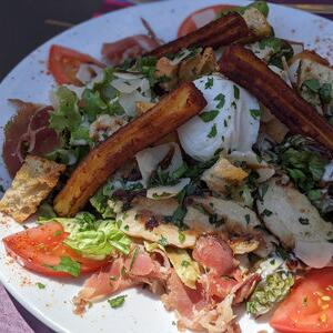 Local cheese and charcuterie platter served at the Camping Le Séquoïa restaurant, perfect for sharing.