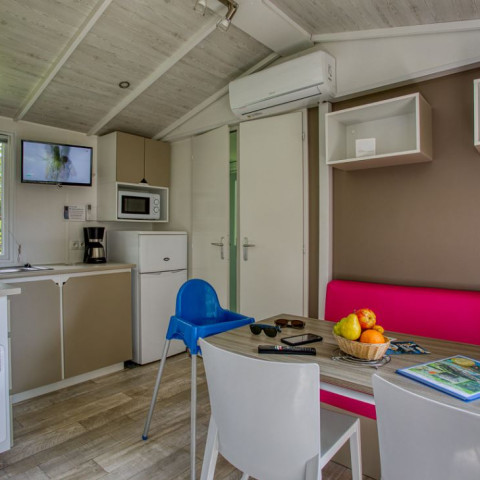 5_sunelia_le_sequoia_mobilhome_4_5p_2ch_clim_tv_cuisine.JPG