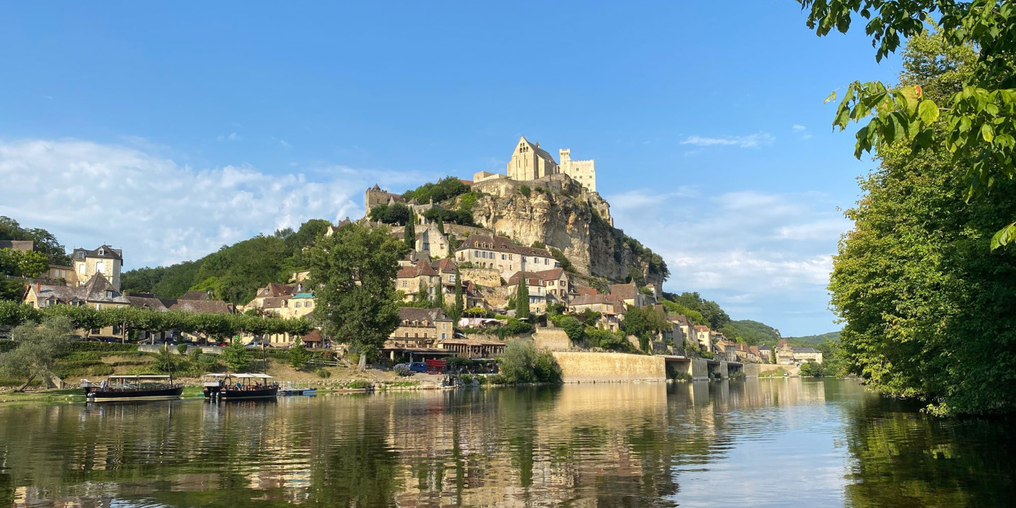 beynac-et-cazenac-vue-depuis-la-dordogne.jpg