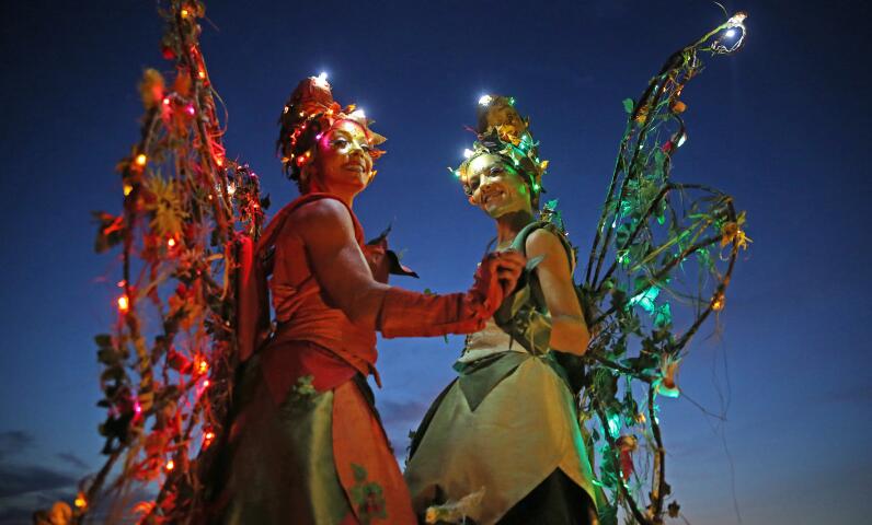 Soirée aux chandelles aux Jardins de Marqueyssac avec musique et allées illuminées.