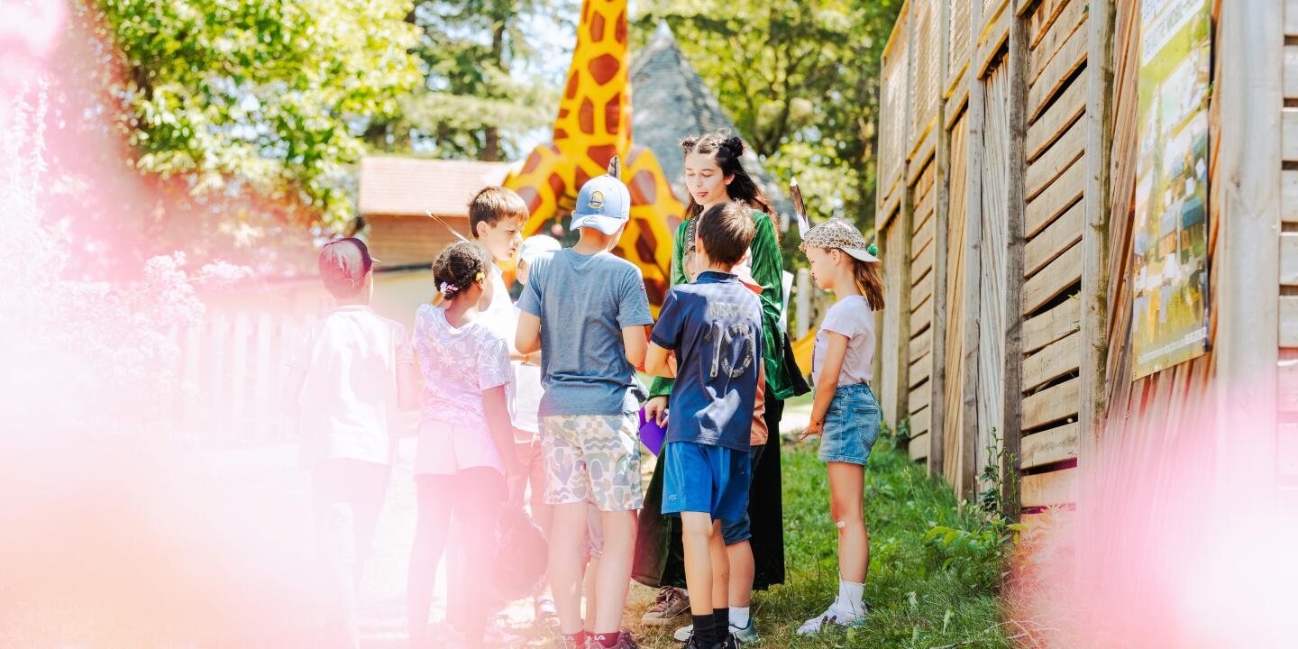 Enfants participant à une activité au club enfants du camping Le Séquoïa